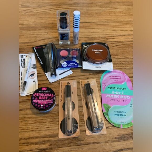 10 X COVERGIRL Wet Wild Makeup Bundle LOT Concealer Foundation Powder Lip Mascar - Picture 2 of 9